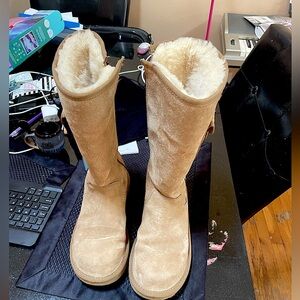 Vintage 2000s chestnut brown tall UGG boots size 8 #boots #2000s #vintage